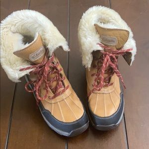 Sold. Clark’s Winter Boots ❄️